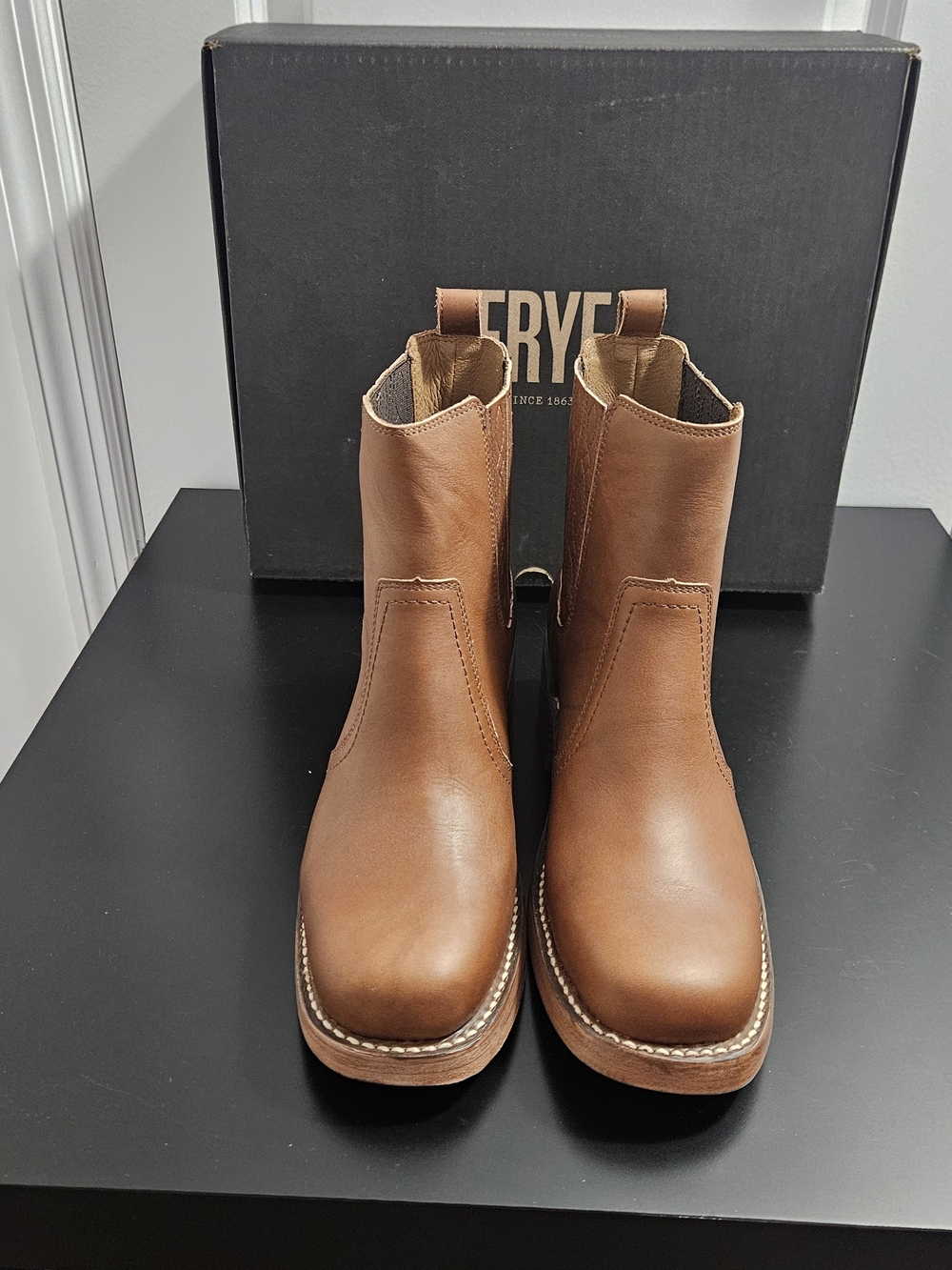 NIB Women's Frye Campus Chelsea Boots Size 8.5M